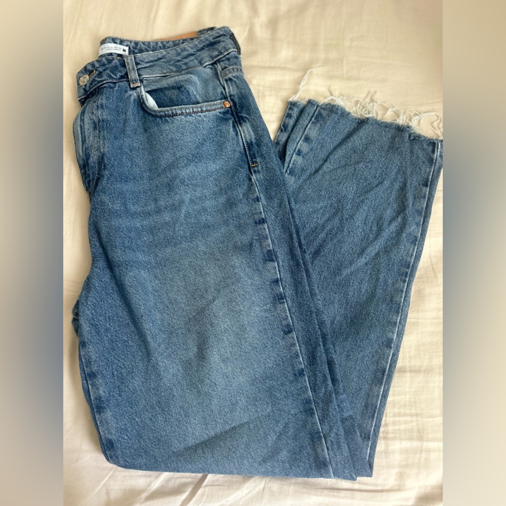 Zara Women's Classic Blue Cropped Jeans